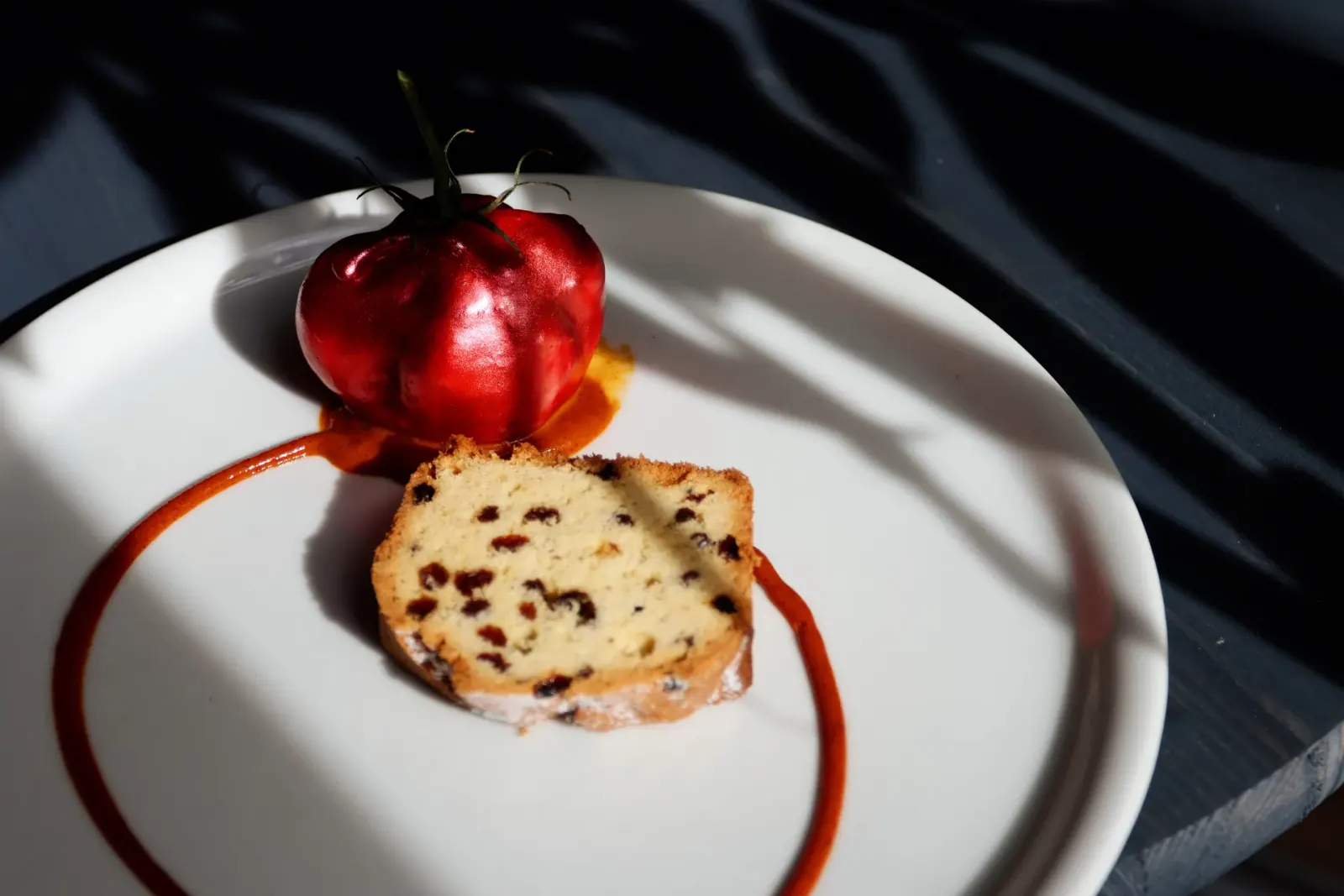 Tonka cake with a sugared tomato